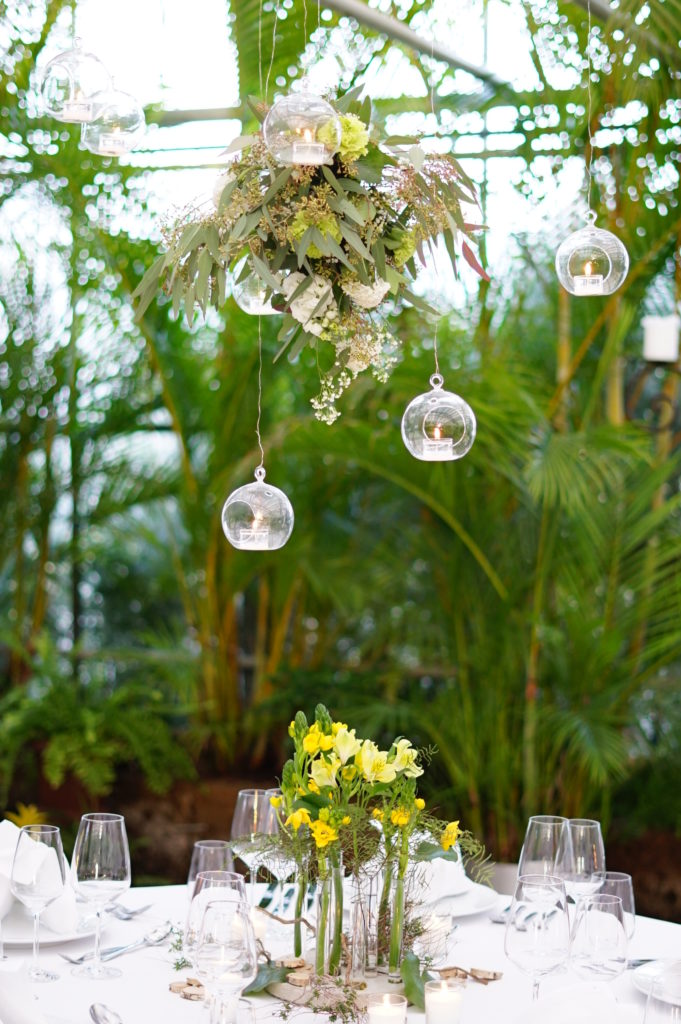 flowerhoop mit tischdeko